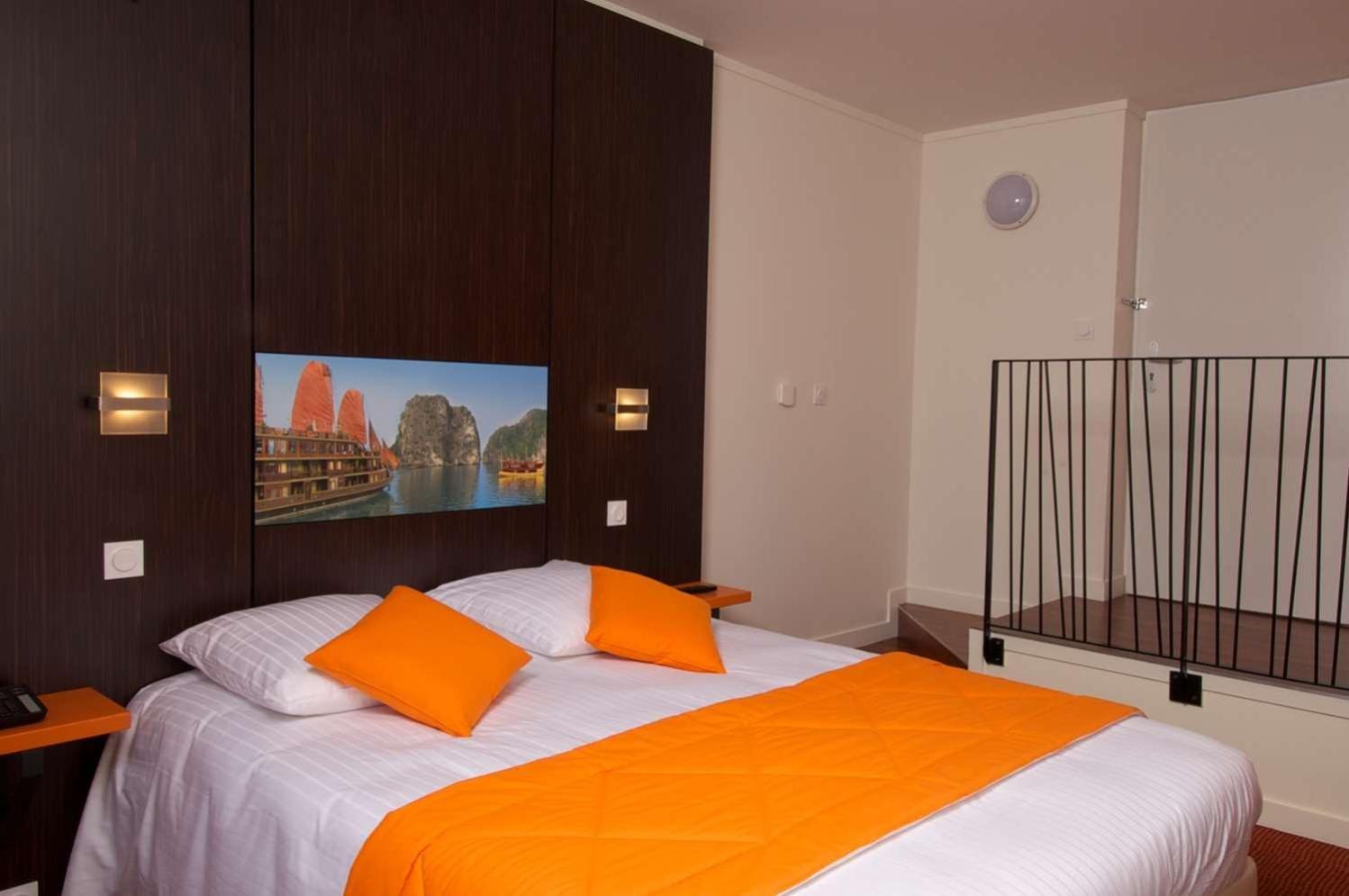 Chambre Supérieure Lit Queen-Size - Vue Latérale sur Mer